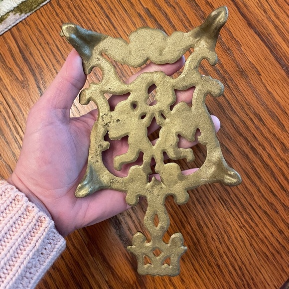 Vintage Gold Cherubs Cupids Scrolls Footed Trivet Cast Iron 8" L X 4.5" W - Picture 5 of 9